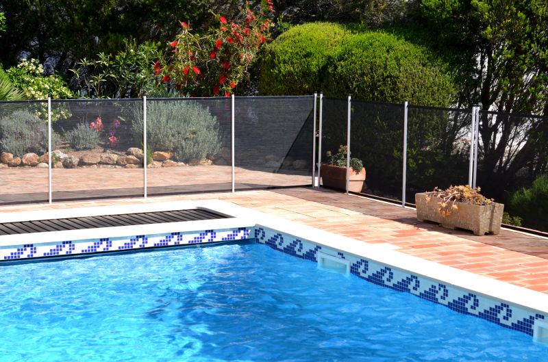 Removable Pool Fence Service detail